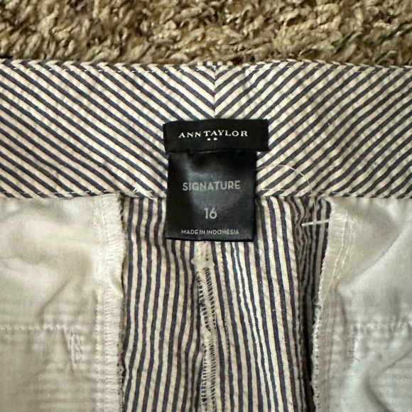 Ann Taylor Signature Blue and White Shorts - Size Women’s 16 - Picture 3 of 4